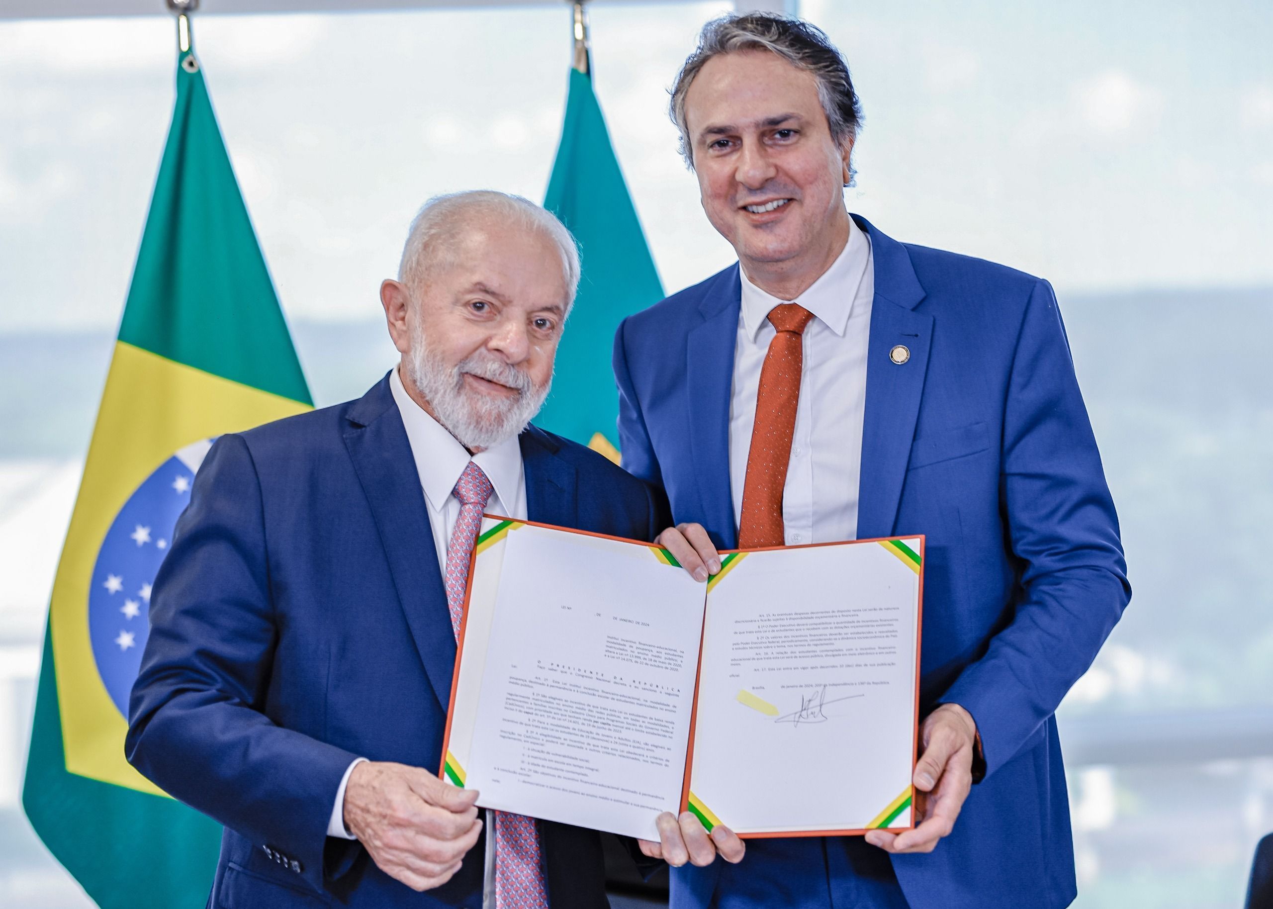 Lula sanciona projeto que cria bolsa permanência do ensino médio; valores ainda não foram definidos