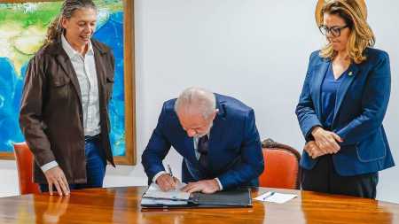 Lula sancionou Lei Geral do Esporte ao lado da ministra Ana Moser e da senadora Leila do Vôlei