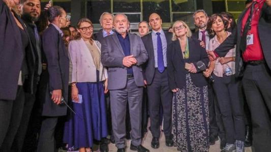 Lula seguiu com governadores do Planalto ao Supremo, a pé
