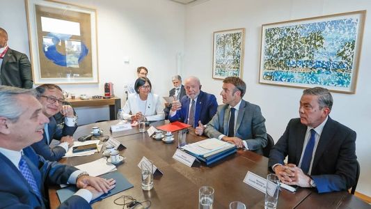 Lula sentou à mesa com representantes do governo e oposição na Venezuela