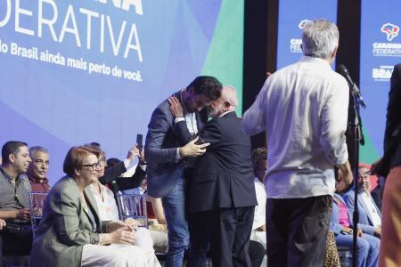 Lula e Tadeuzinho conversam durante visita presidencial a Belo Horizonte em 11 de dezembro deste ano