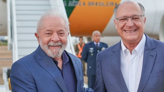 Lula transmitiu o cargo para o vice-presidente Geraldo Alckmin
