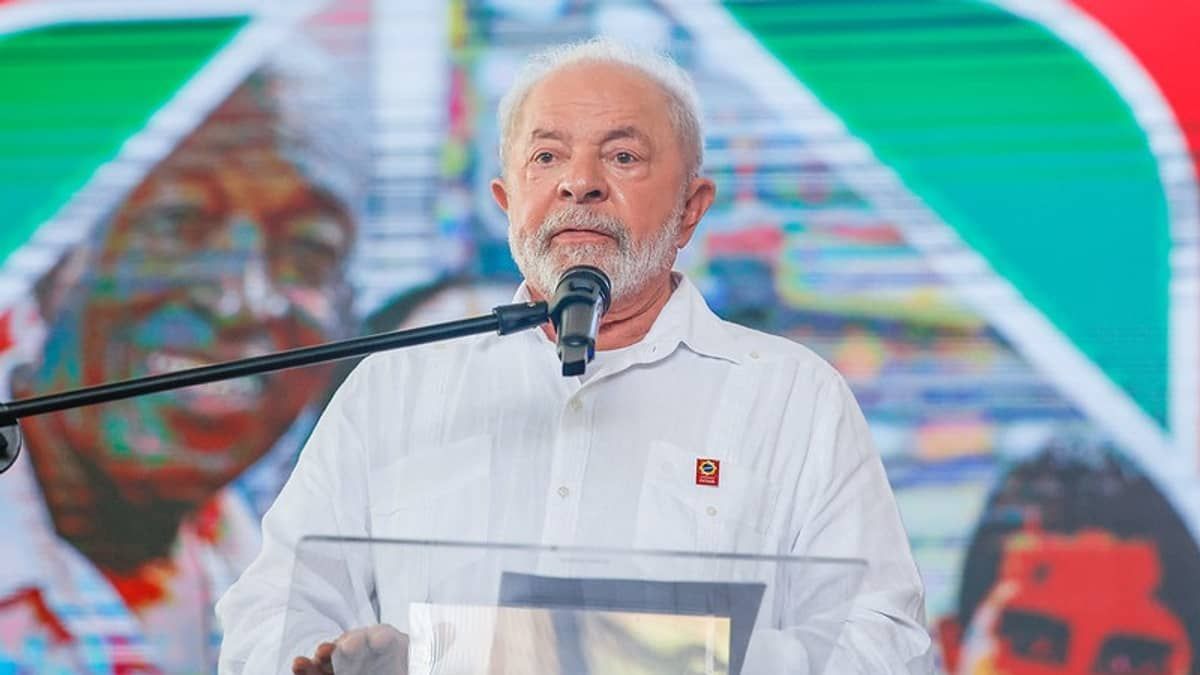 Lula diz que prisão de Assange 'vai contra a defesa da democracia' e faz apelo por mobilização