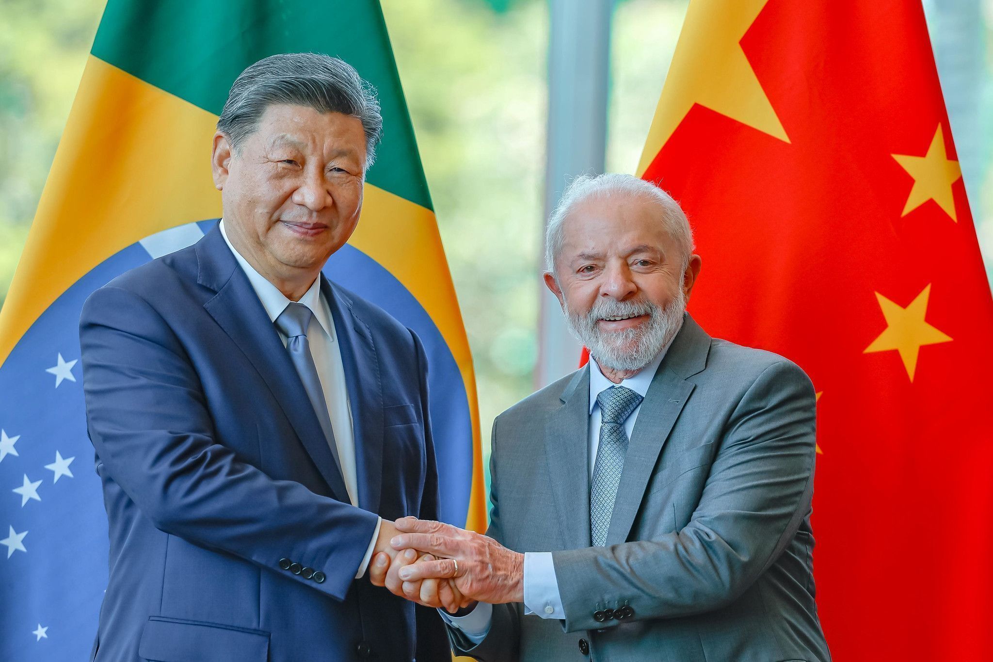 Lula e Xi Jinping conversam por telefone e falam em fortalecimento do sul global