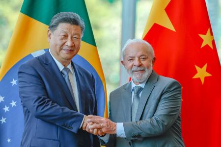 Jamais venceremos a fome em meio à insensatez das guerras, diz Lula ao lado de Xi Jinping | CNN Brasil