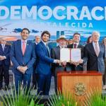 Lula assina decreto que cria o Prêmio Eunice Paiva de Defesa da Democracia