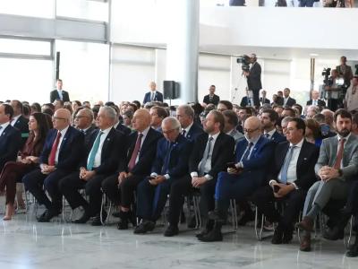 Representantes das principais emissoras do país durante o lançamento da TV 3.0 no Palácio do Planalto