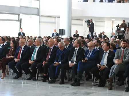 Representantes das principais emissoras do país durante o lançamento da TV 3.0 no Palácio do Planalto