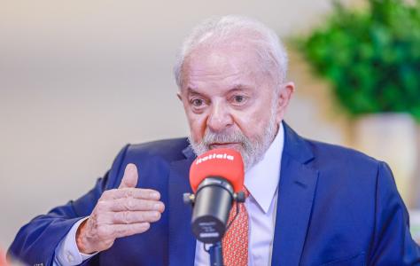 O texto aponta que o ex-gerente de comunicação da Petrobras Geovane de Morais teria adotado um esquema de desvios de recursos da estatal com anuência do ex-presidente