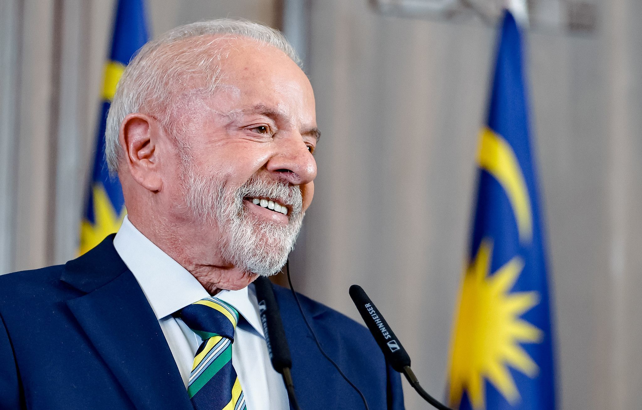 Em tom motivacional, Lula deseja 'boa sorte' para candidatos ao Enem neste domingo (9)