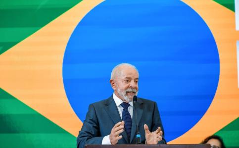 O texto aponta que o ex-gerente de comunicação da Petrobras Geovane de Morais teria adotado um esquema de desvios de recursos da estatal com anuência do ex-presidente