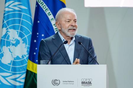 O texto aponta que o ex-gerente de comunicação da Petrobras Geovane de Morais teria adotado um esquema de desvios de recursos da estatal com anuência do ex-presidente