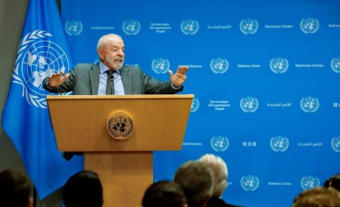 O texto aponta que o ex-gerente de comunicação da Petrobras Geovane de Morais teria adotado um esquema de desvios de recursos da estatal com anuência do ex-presidente