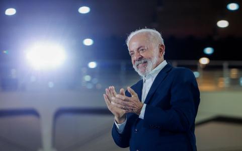 O texto aponta que o ex-gerente de comunicação da Petrobras Geovane de Morais teria adotado um esquema de desvios de recursos da estatal com anuência do ex-presidente