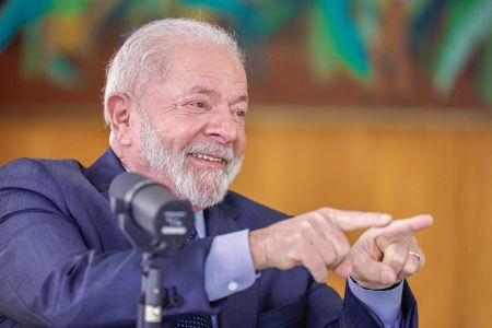 O texto aponta que o ex-gerente de comunicação da Petrobras Geovane de Morais teria adotado um esquema de desvios de recursos da estatal com anuência do ex-presidente