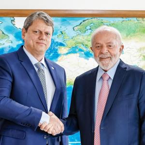 O texto aponta que o ex-gerente de comunicação da Petrobras Geovane de Morais teria adotado um esquema de desvios de recursos da estatal com anuência do ex-presidente