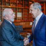 Lula se reúne com chanceler da Rússia e confirma participação na reunião do Brics, em outubro