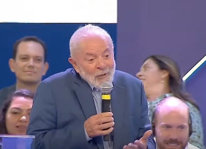 Em Minas, Lula volta a dizer que é cruzeirense em meio à 'maioria atleticana'