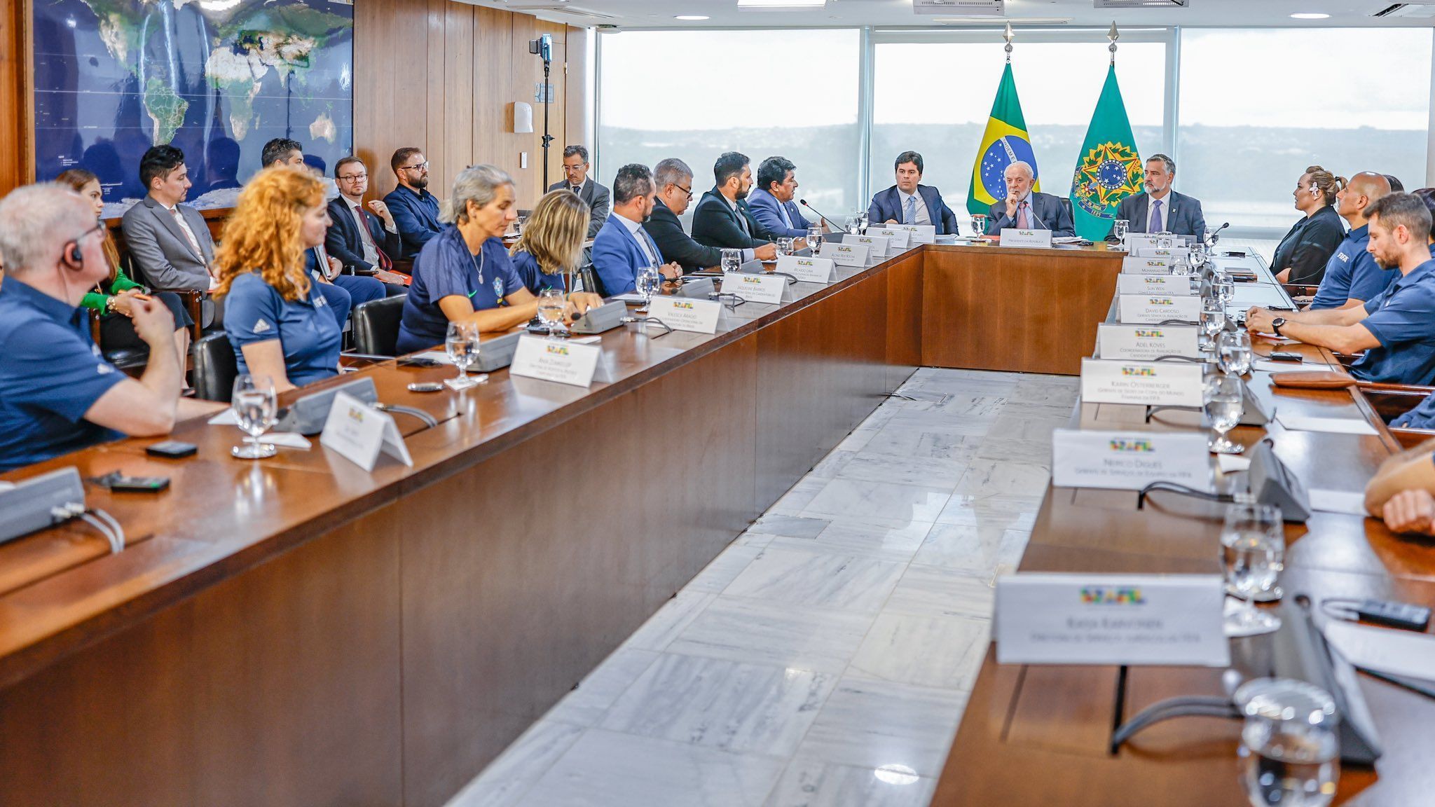 Lula se reúne com delegação da Fifa que analisa Brasil como sede da Copa Feminina