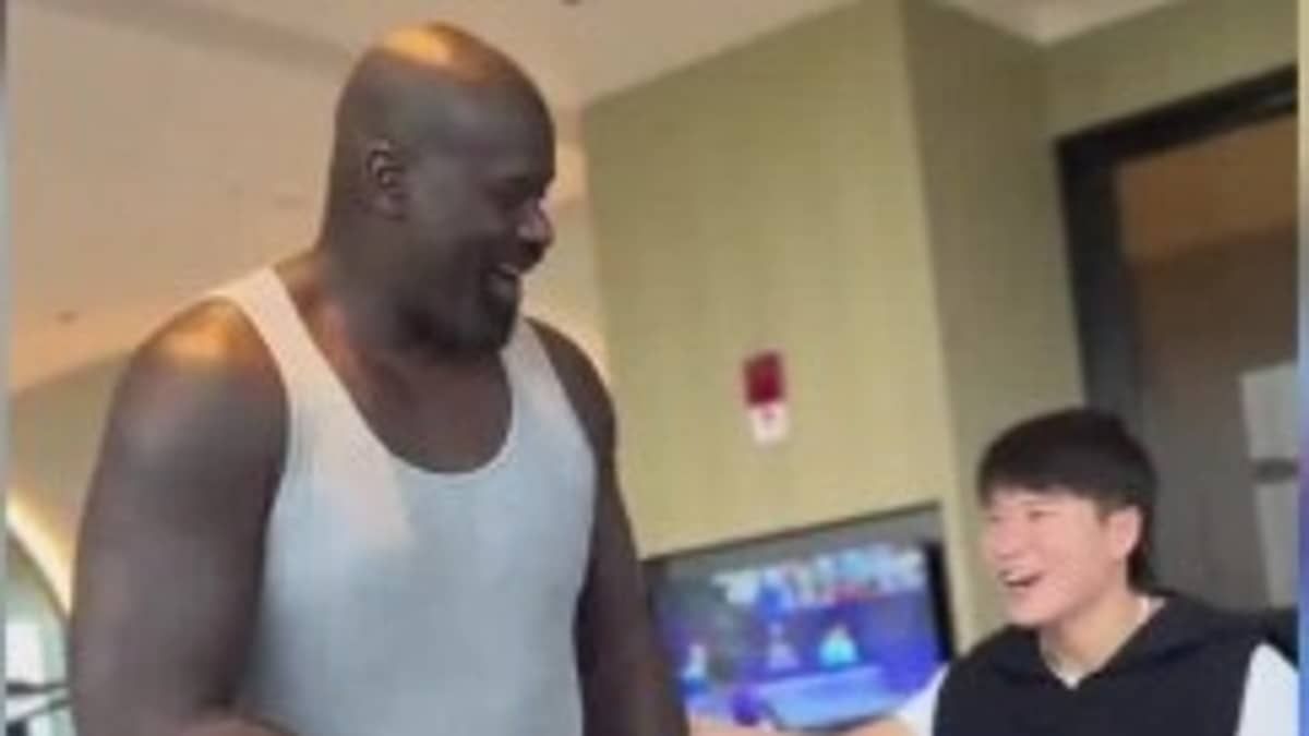 Lutadora do UFC dá soco e ergue Shaquille O'Neal, ex-astro da NBA; assista