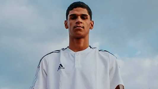 Luva de Pedreiro anuncia que será pai