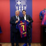 Luva de Pedreiro assiste vitória do Barcelona e ganha camisa de presidente