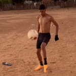 Luva de Pedreiro ganha chuteiras de Hulk, do Atlético, e mostra habilidade em campo; assista