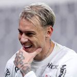 Luxemburgo crê em permanência de Guedes no Corinthians