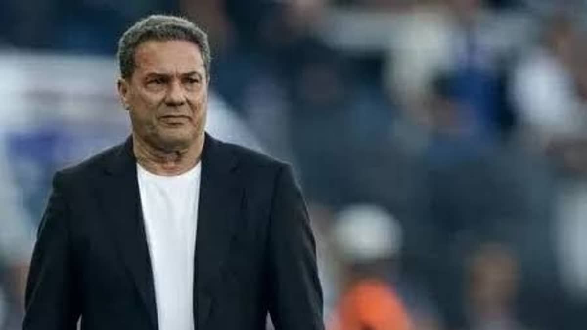 Apesar de derrota, Luxemburgo vê Corinthians brigando no 'topo da tabela'