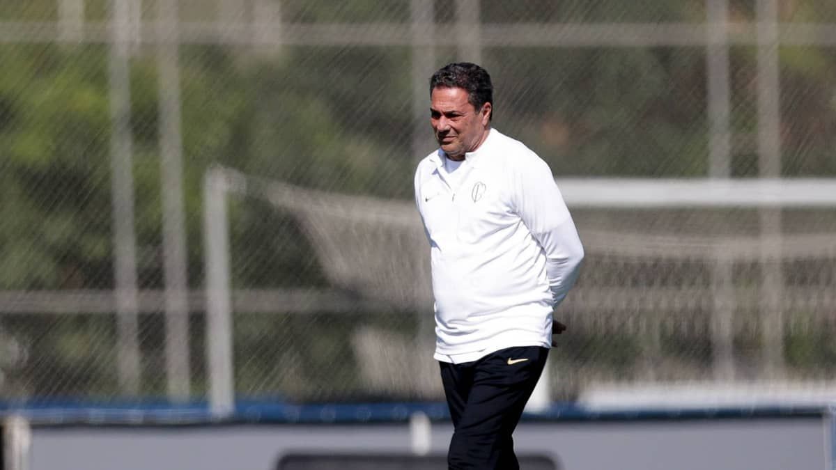 Luxemburgo tem pior início de um treinador do Corinthians no século