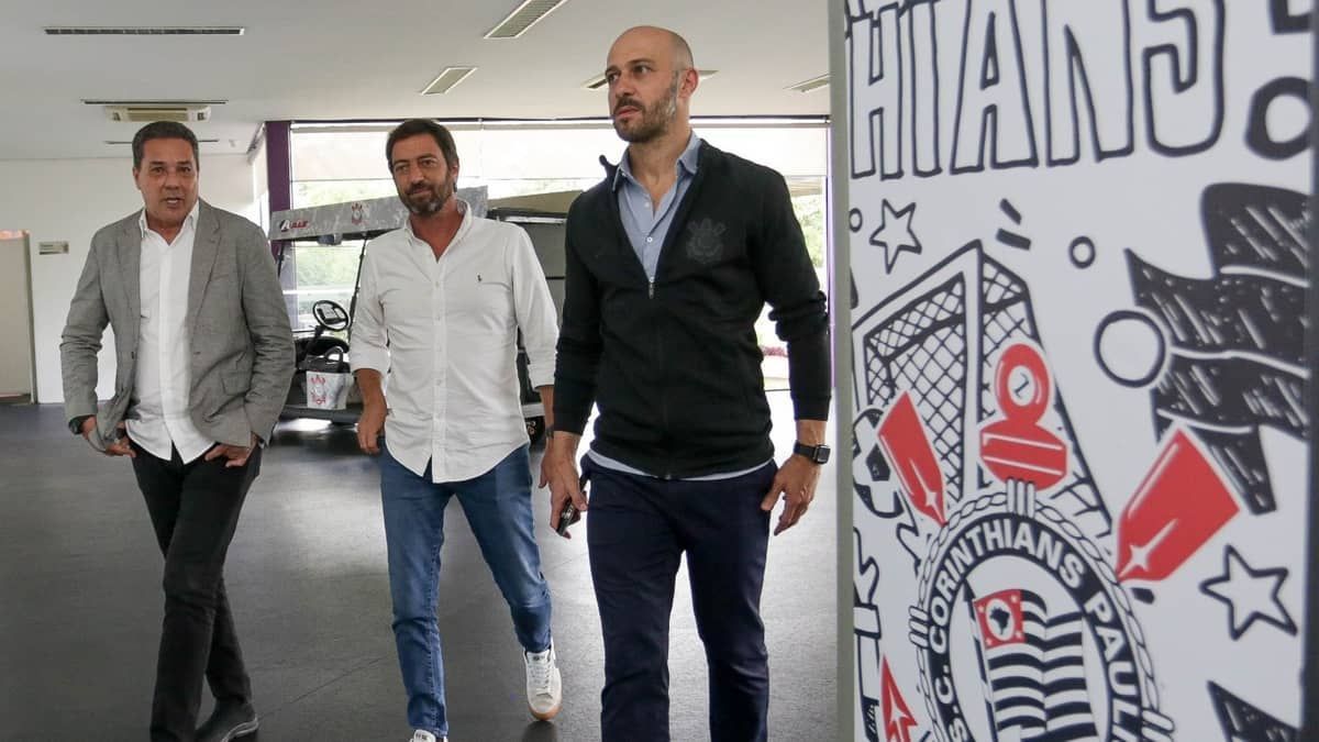 Luxemburgo sai fortalecido de derrota do Corinthians para o Flamengo