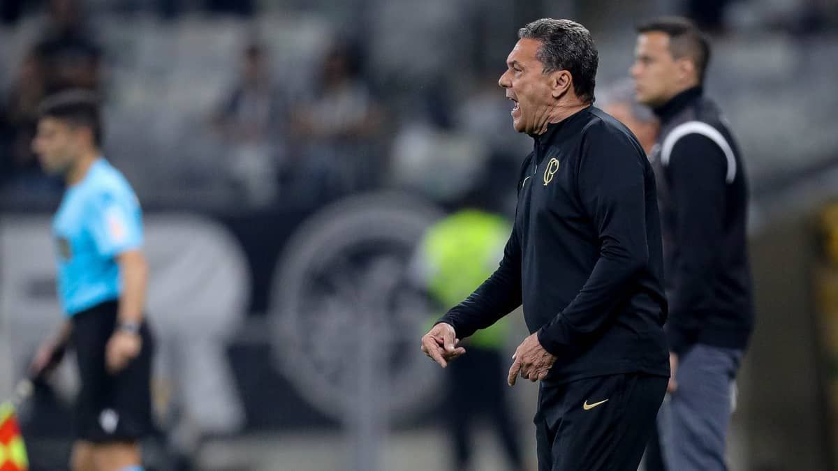 Luxemburgo aprova nova formação do Corinthians mas avisa: 'Faltaram coisas'
