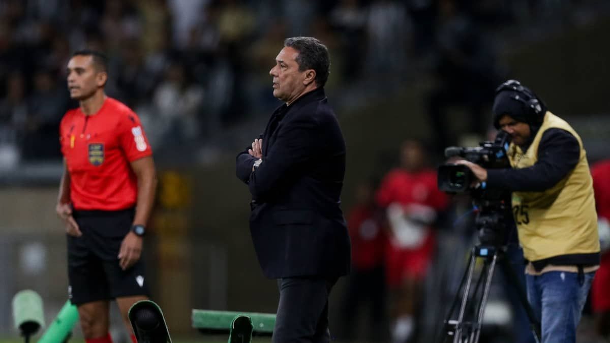 Luxa aprova estratégia do Corinthians contra o Atlético: “Alguma coisa boa aconteceu”