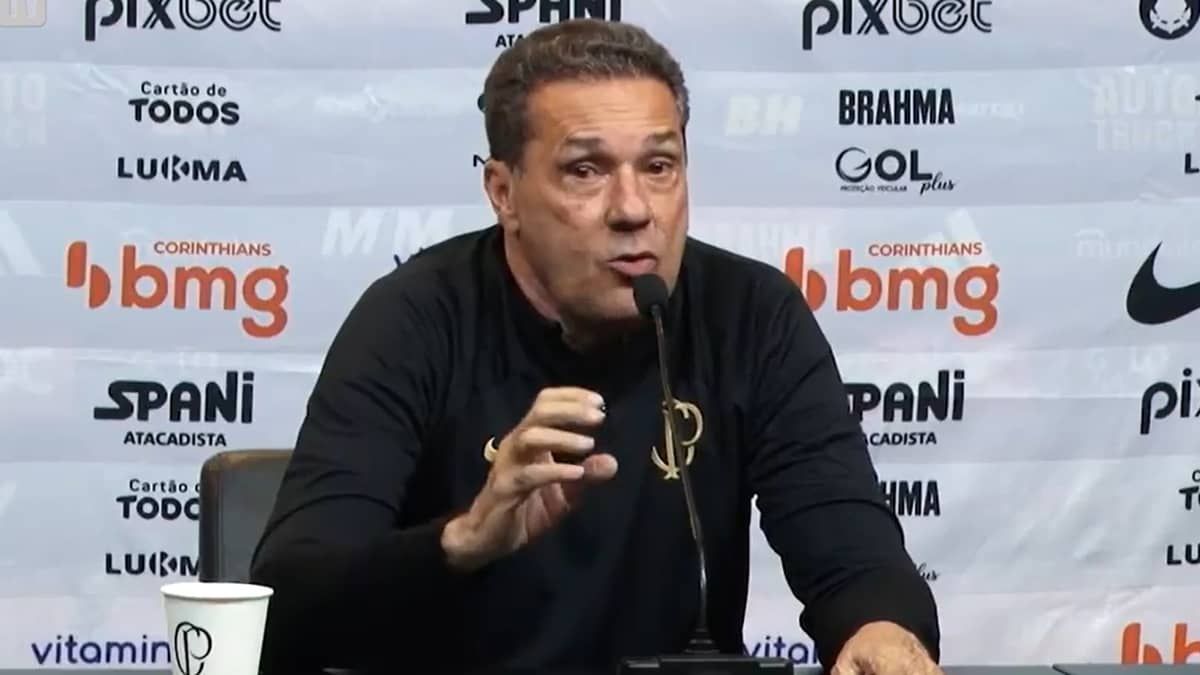 Luxemburgo critica pressão de torcedores do Corinthians em hotel: 'Prisão domiciliar'