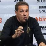 Luxemburgo critica pressão de torcedores do Corinthians em hotel: 'Prisão domiciliar'