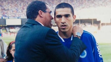 Luxemburgo com o atacante colombiano Víctor Hugo Aristizábal, em 2003