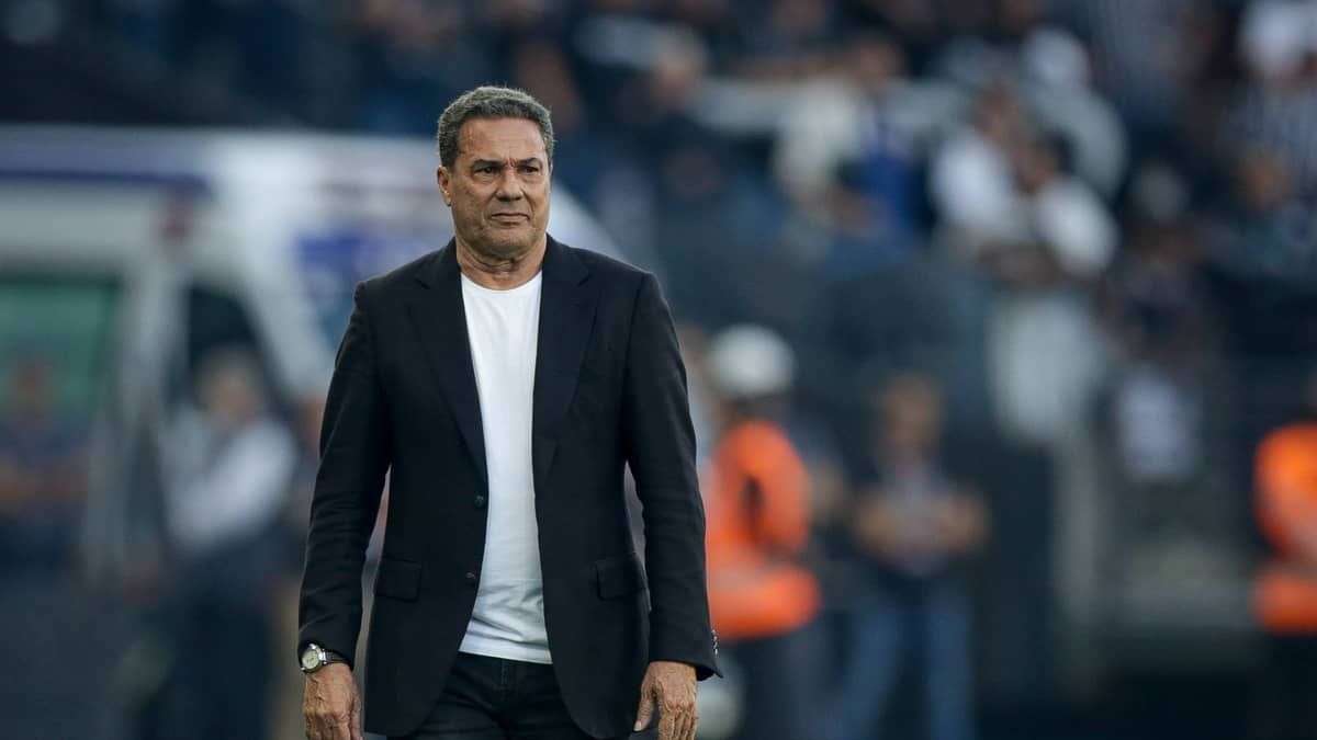 Luxemburgo vê Corinthians consistente em vitória contra o Fluminense.