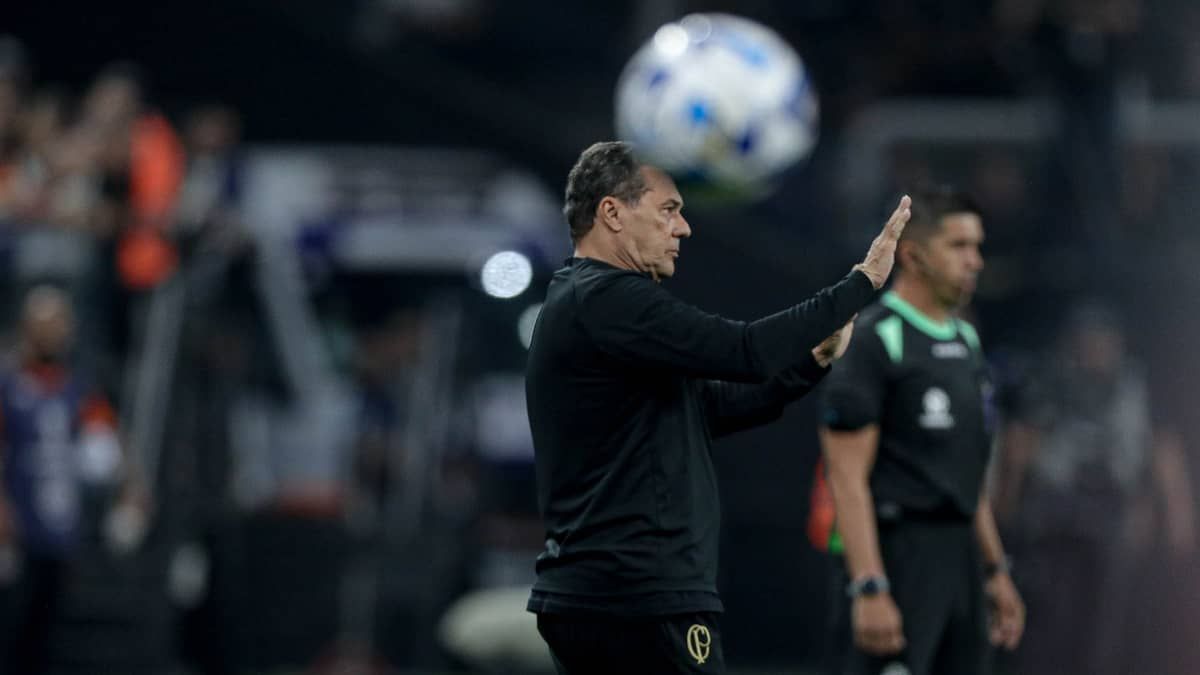 Renato Augusto “9” e Wesley no banco: Luxa explica escolhas no Corinthians