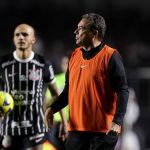 Luxemburgo explica Wesley no banco do Corinthians
