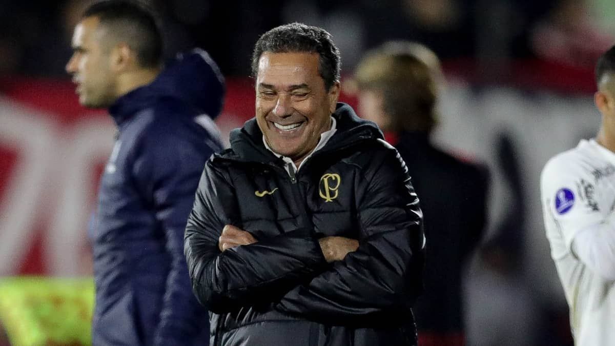 Luxemburgo explica ausência de Renato Augusto em decisão do Corinthians