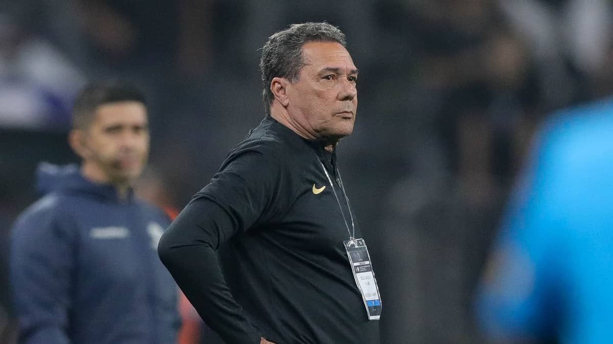 Luxemburgo vê Corinthians “correto” em vitória sobre o Universitario
