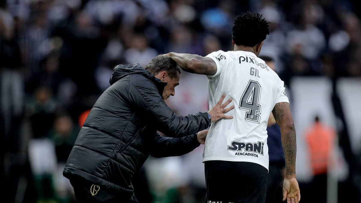 Luxa explica relação “de pai” com jogadores do Corinthians