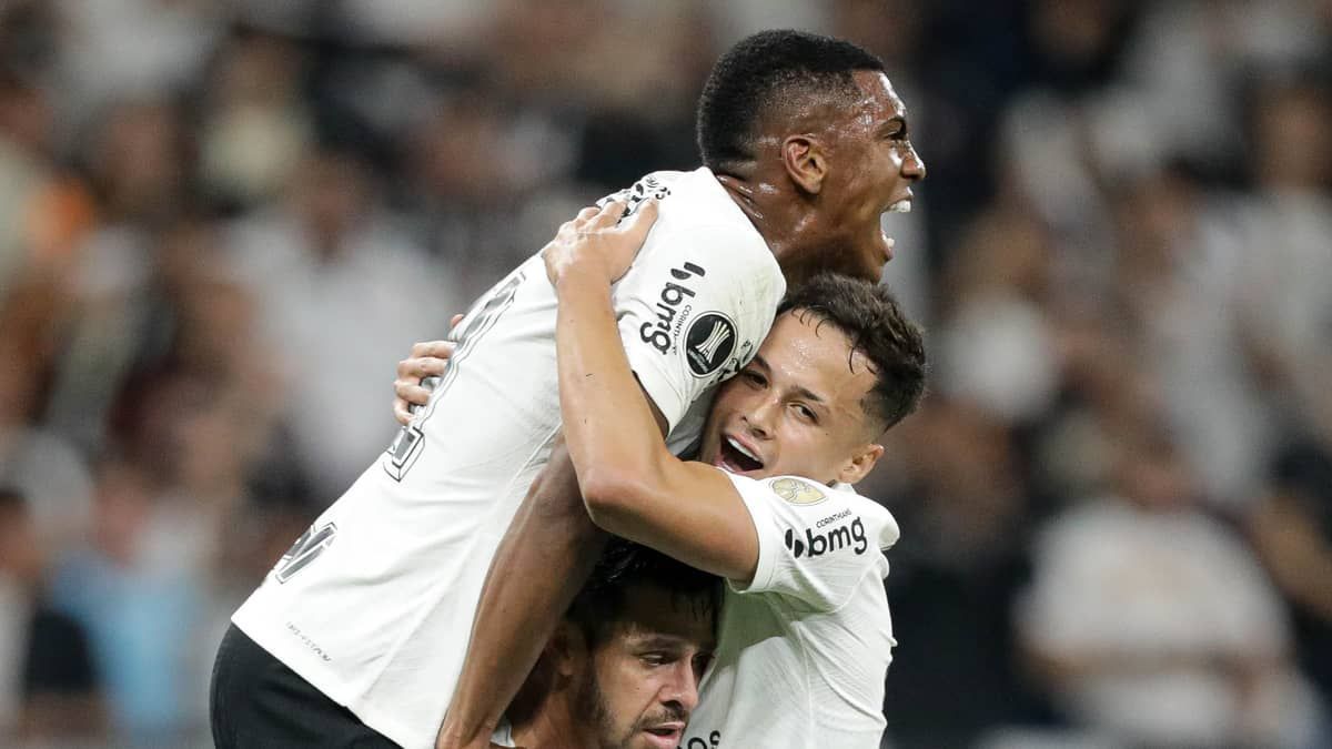 Luxa revela conversa com Danilo e avalia jovens do Corinthians