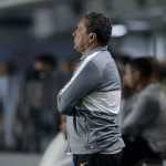 Luxa abre o jogo sobre protestos em frente ao ônibus do Corinthians