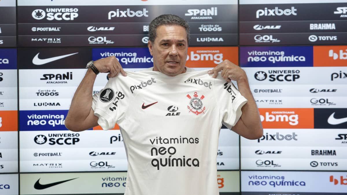 Luxemburgo é apresentado ao Corinthians: “Quem comanda sou eu”