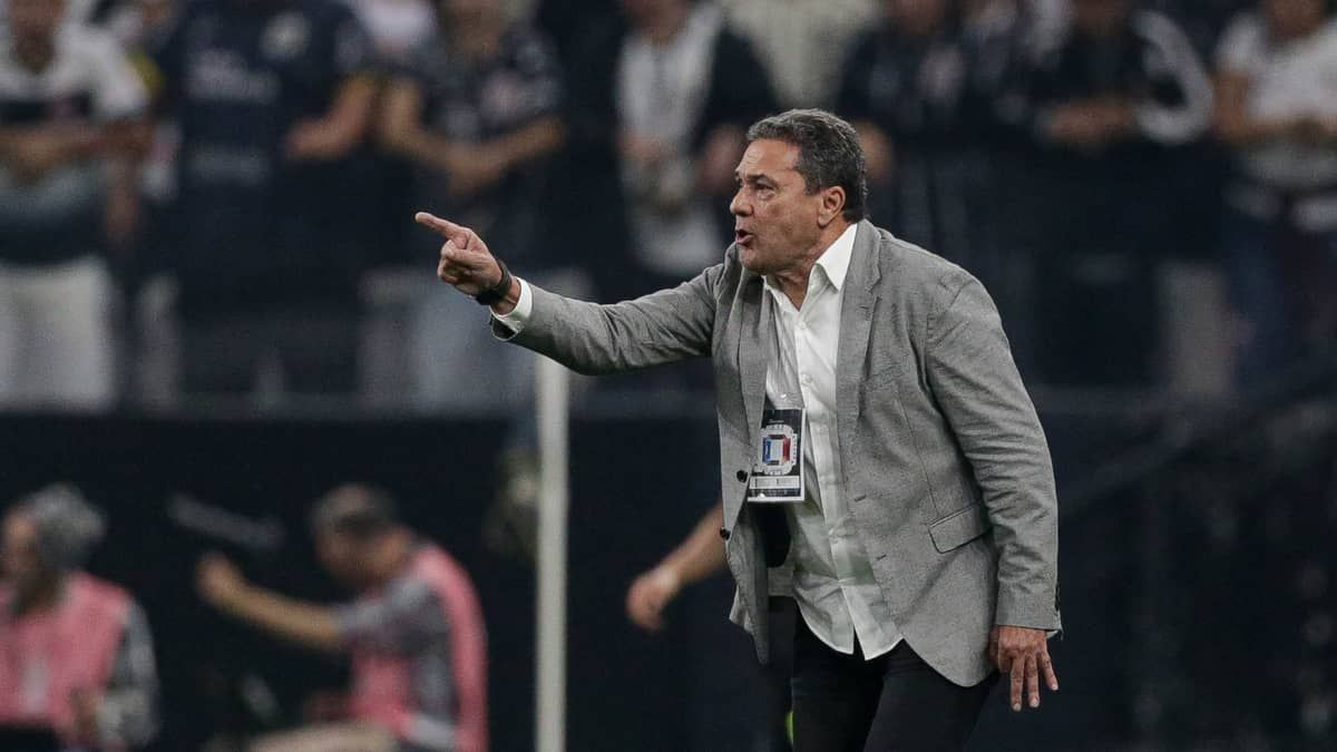 Luxemburgo sobre elenco do Corinthians: “Se estiverem com medo, não podem jogar aqui”