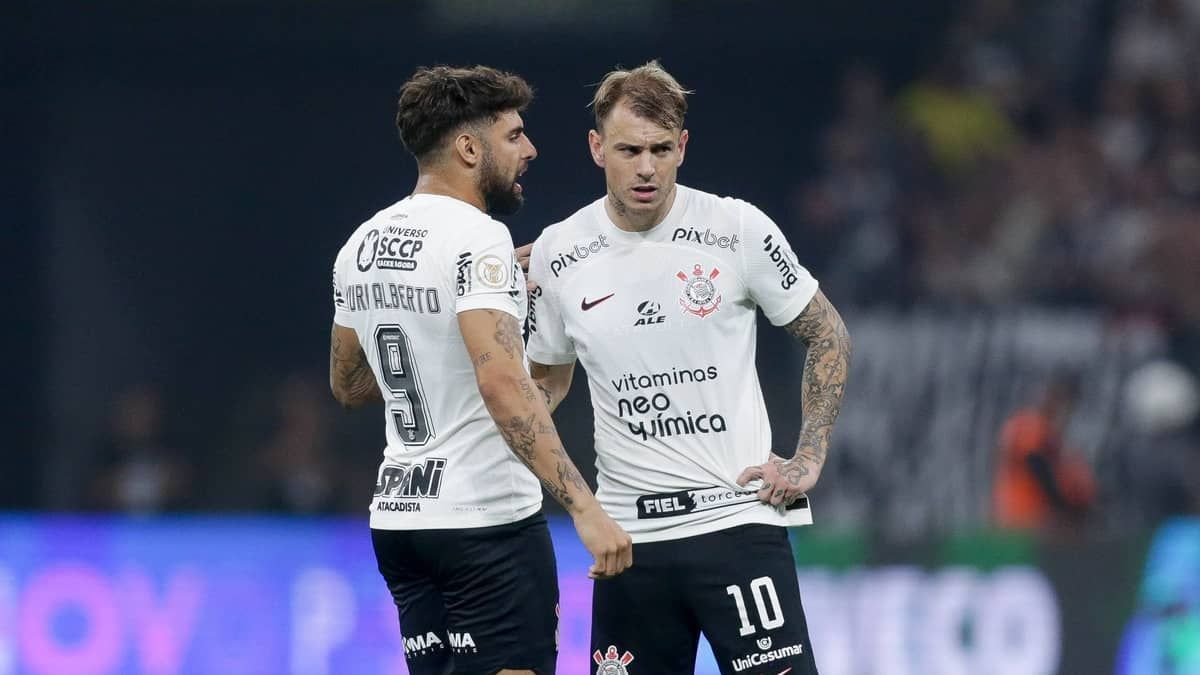 Luxemburgo cogita nova posição para Róger Guedes no Corinthians