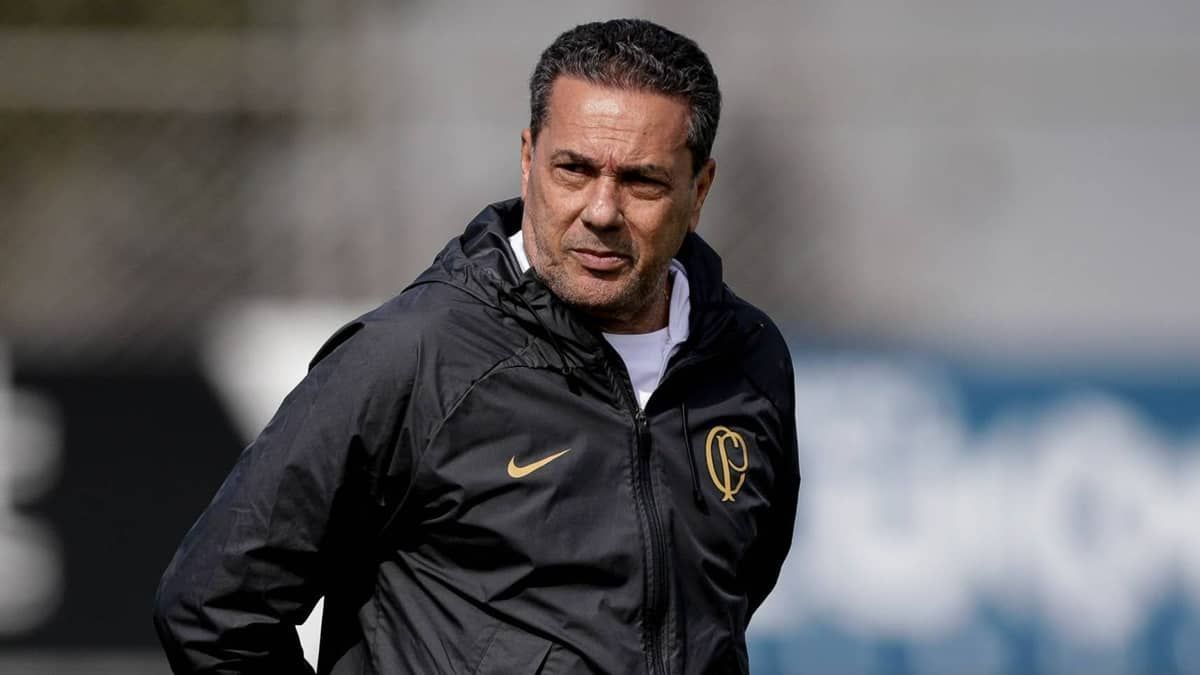 Luxemburgo contesta ida do Corinthians ao Peru