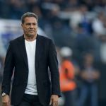 Luxemburgo pede para elenco comemorar empate do Corinthians