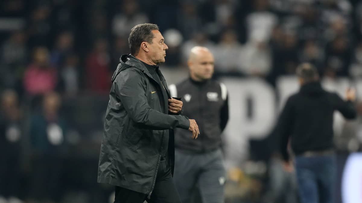Luxemburgo analisa primeiro mês à frente do Corinthians